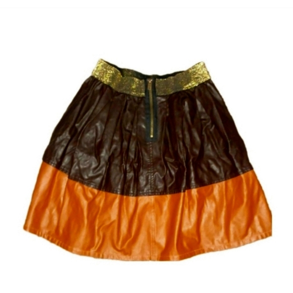 Champagne & Strawberry Flared Faux Leather Skirt - Picture 4 of 5